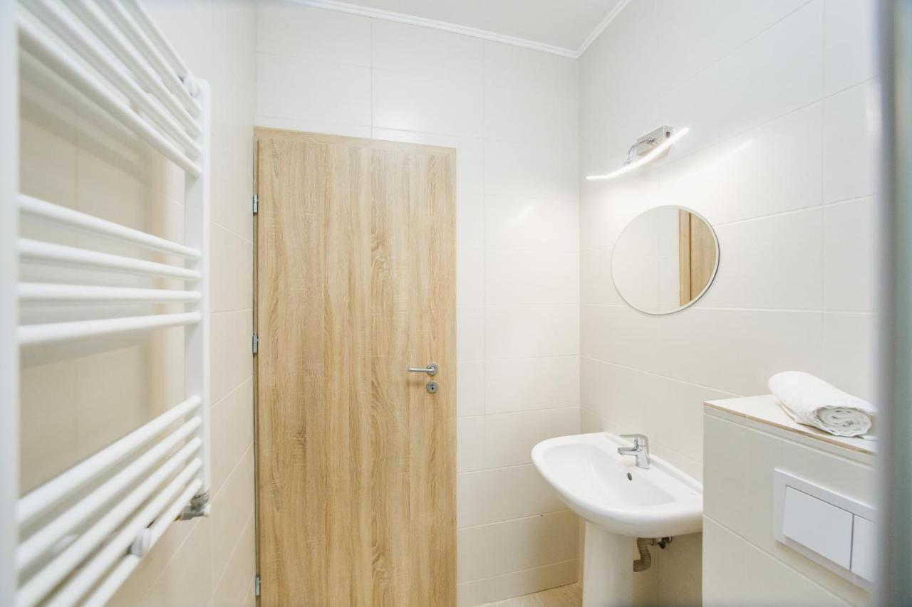 Elegant & Spacious - Central Apartment Oradea Bagian luar foto