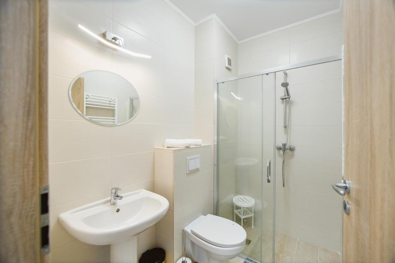 Elegant & Spacious - Central Apartment Oradea Bagian luar foto