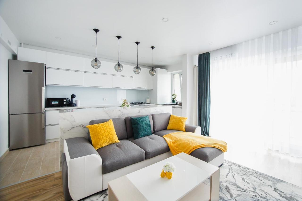 Elegant & Spacious - Central Apartment Oradea Bagian luar foto