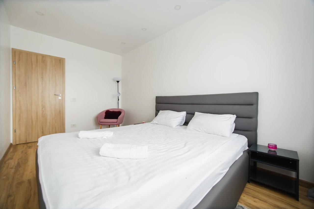 Elegant & Spacious - Central Apartment Oradea Bagian luar foto