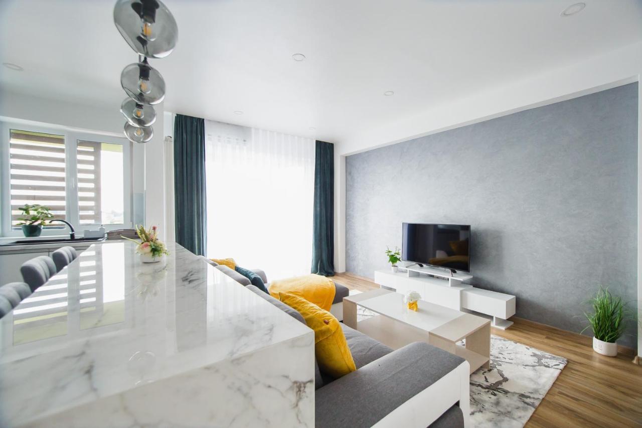 Elegant & Spacious - Central Apartment Oradea Bagian luar foto