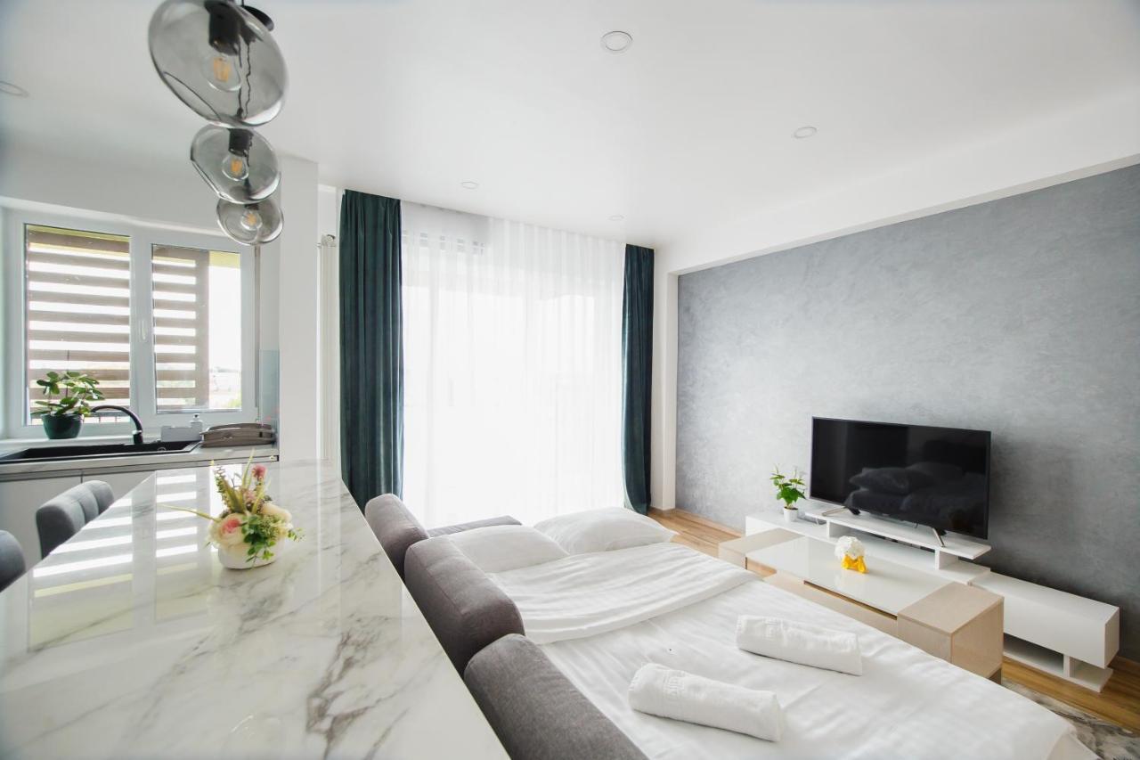 Elegant & Spacious - Central Apartment Oradea Bagian luar foto