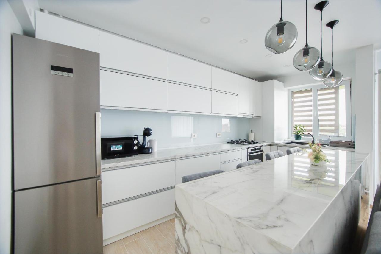 Elegant & Spacious - Central Apartment Oradea Bagian luar foto